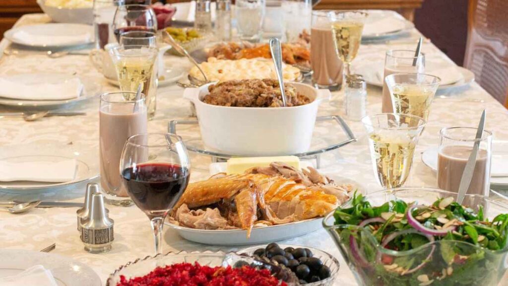 खाना खाने के बाद सोना चाहिए या नहीं